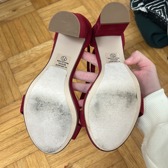 Red block heels - Picture 3 of 4